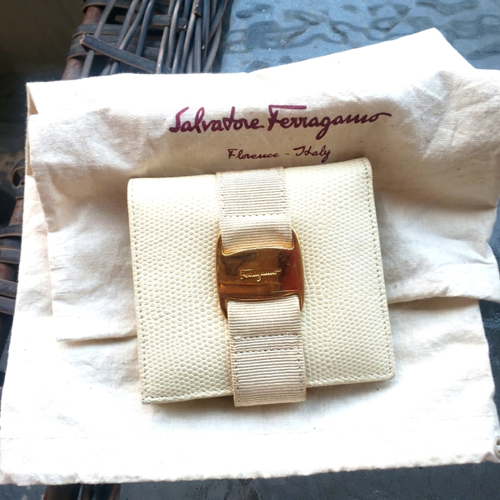 NEW Vtg Ferragamo buttercream leather lizard embossed Vara bow bi-fold wallet